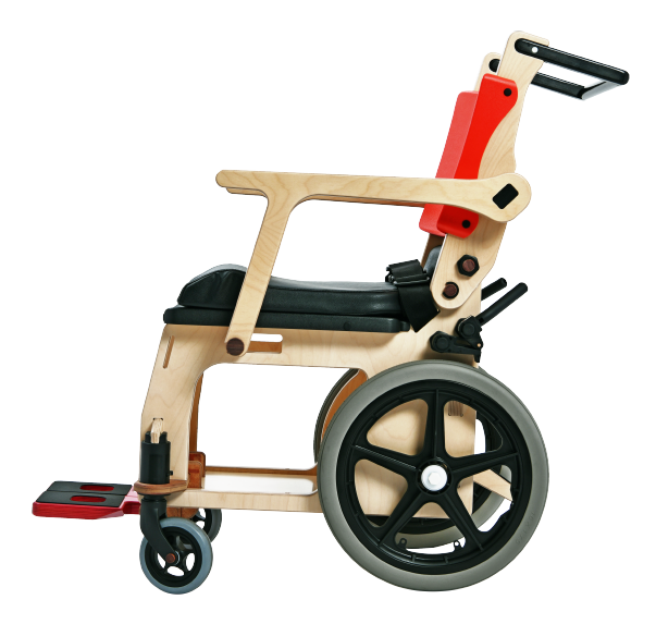 デザイン性と機能性を両立した木製の車椅子